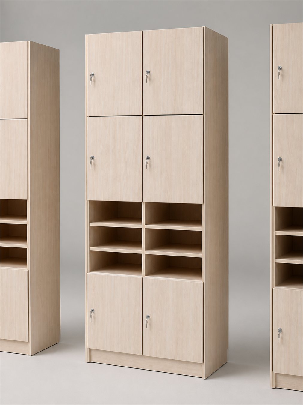 Freigestellte modulare Schließfachserie aus hellem Holz